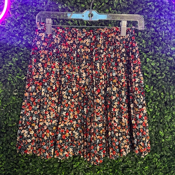 SHEIN Dresses & Skirts - Shein Flowered Skirt Size Adult Small